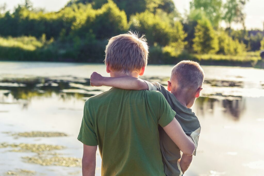 How to Save Space When Siblings Share a Room 1 vitolda-klein-vfIwW6KEQNU-unsplash (1)